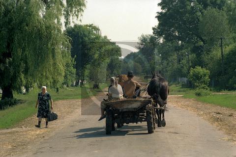 pre-c130a-8736_ukraine_dorf_pferd.jpg